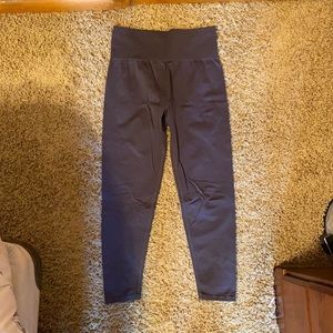 Breathable dark grey Fabletics leggings!